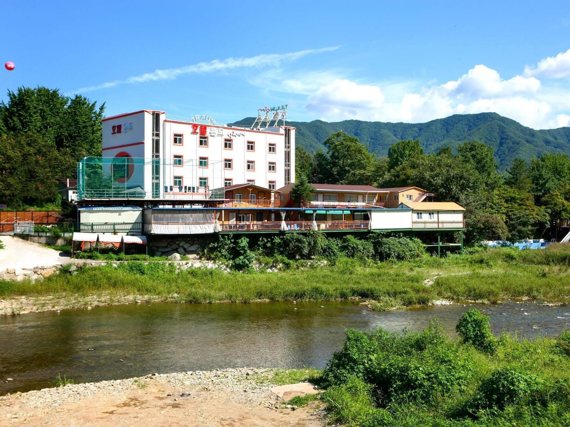 Traum Hotel & Condo Gapyeong Ngoại thất bức ảnh